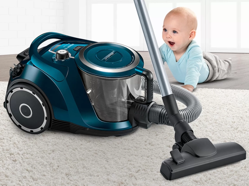 Bezvreckový vysávač Bosch BGS41FAM Serie 6 ProFamily s dieťaťom