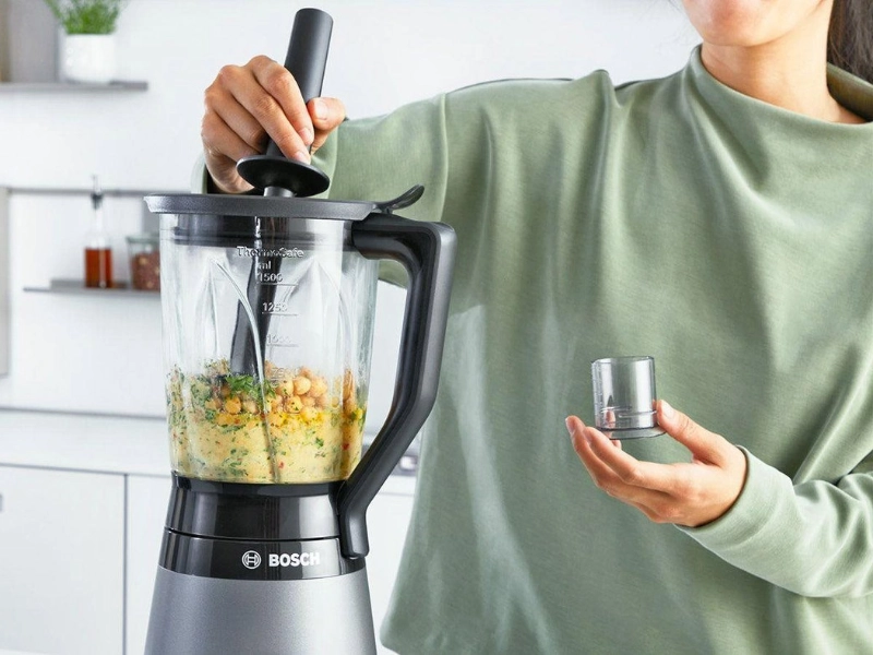 Používanie zatláčadla v mixéri Bosch MMB6174S VitaPower