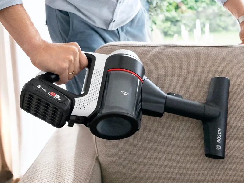 Čistenie sedačky s vysávačom Bosch BCS711XXL Unlimited 7
