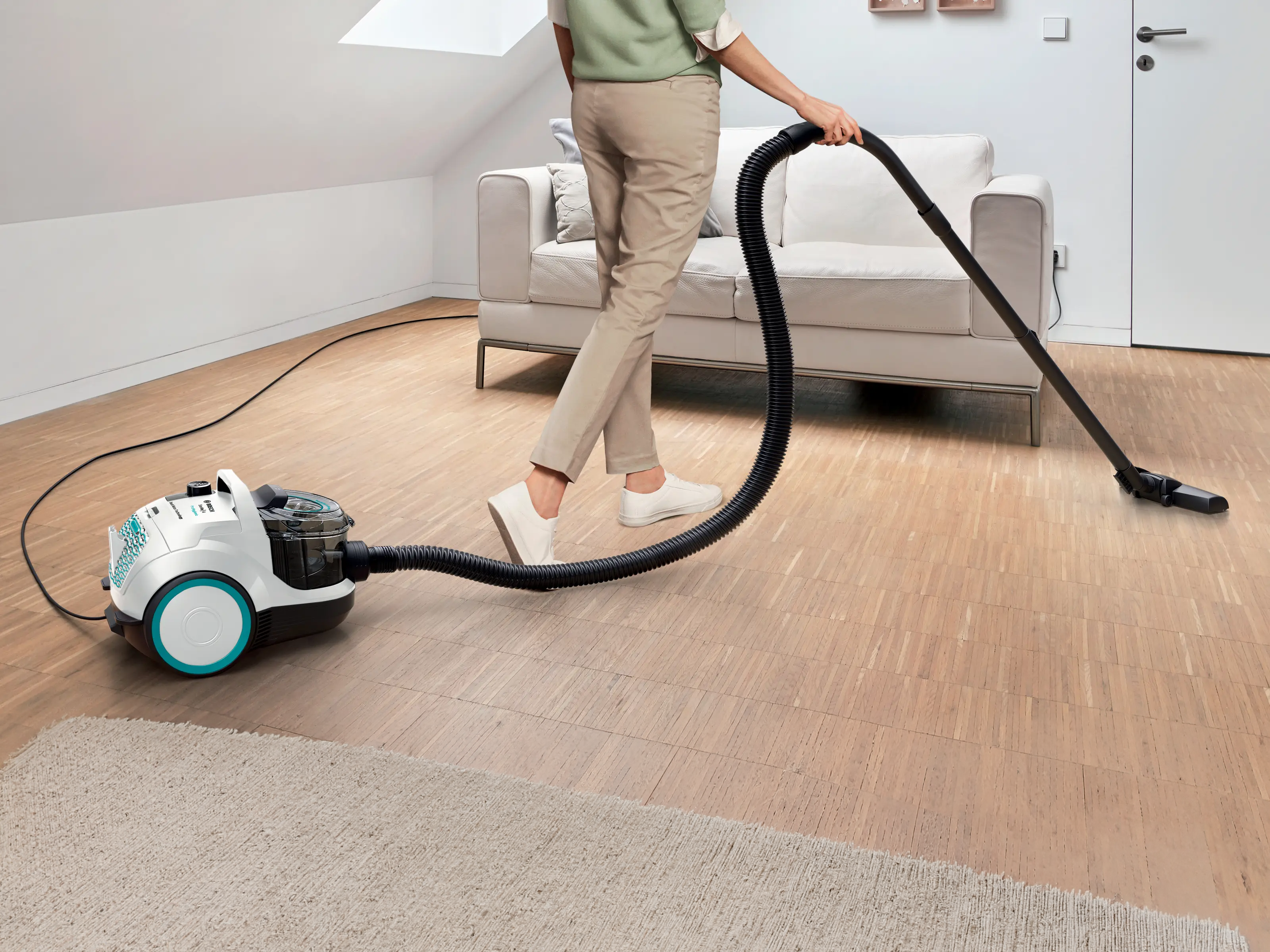 &Scaron;irok&yacute; akčn&yacute; r&aacute;dius vys&aacute;vača Bosch BGC21HYG1 Serie 4 ProHygienic