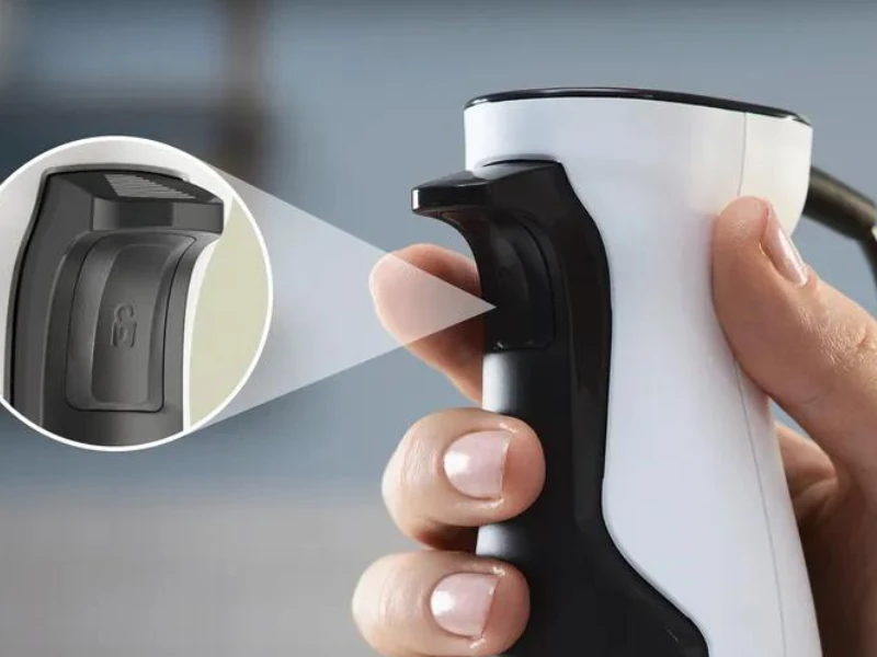 ovladanie-jednou-rukou-tycovy-mixer-Bosch_