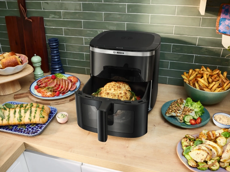 Teplovzdu&scaron;n&aacute; frit&eacute;za Bosch MAFS2671B Serie 6 s vysunut&yacute;m ko&scaron;om