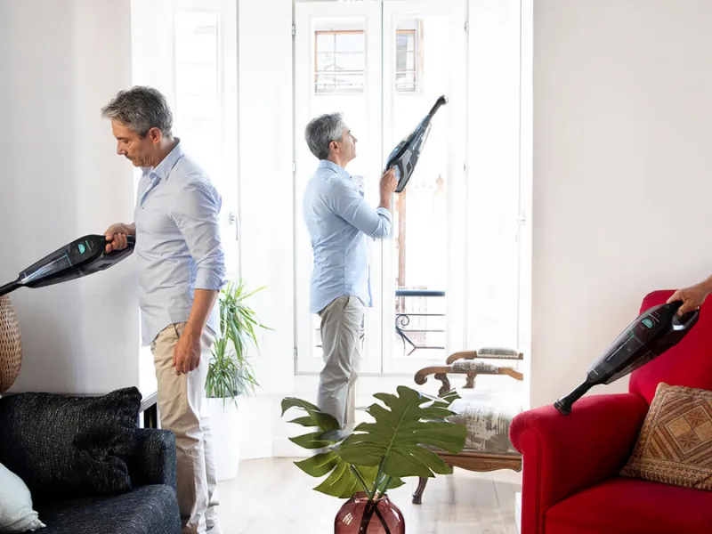 Vysávač Conga Immortal Extremesuction Hand dokáže na jedno nabitie 2200 mAh batérie vysávať až 25 minút.