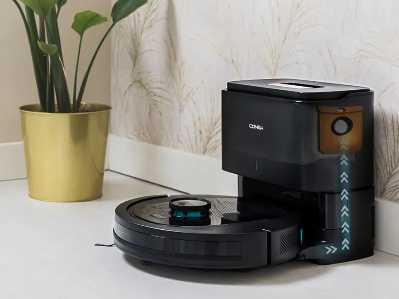 Stanica Conga Home automaticky vypr&aacute;zdni prach zo z&aacute;sobn&iacute;ka vys&aacute;vača Cecotec Conga 7490 Immortal Ultimate Home X-Treme do uzatv&aacute;rateľn&eacute;ho vrecka.