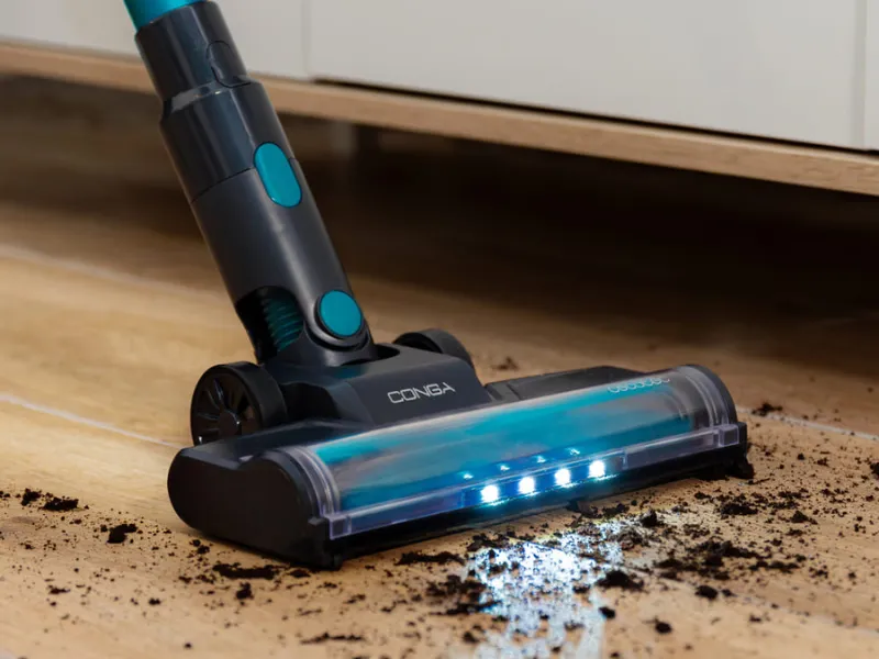 Či už sa doma prechádzate po tvrdých podlahách, alebo mäkkých kobercoch, tyčový vysávač Conga Rockstar 1500 ich vďaka technológii Force Sonic zanechá dokonale čisté - bez výnimky.