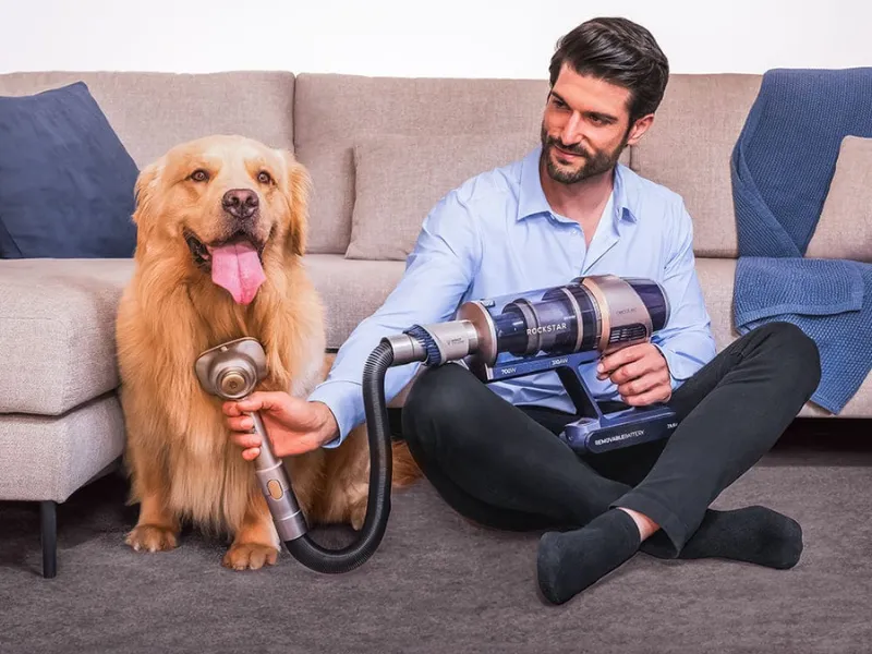 Vďaka &scaron;peci&aacute;lnemu pr&iacute;slu&scaron;enstvu Pet Beauty Care, ktor&eacute; n&aacute;jdete v balen&iacute; vys&aacute;vača Conga Rockstar 12500 sa starostlivosť o zvieraciu srsť stane hračkou.