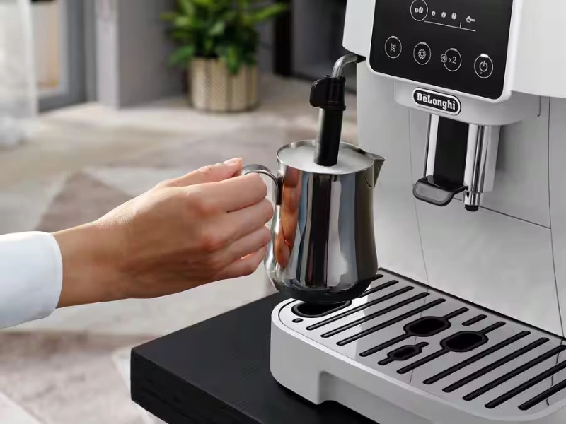 Automatický kávovar De Longhi Magnifica Start ECAM220.20.W s parnou tryskou na mliečnu penu