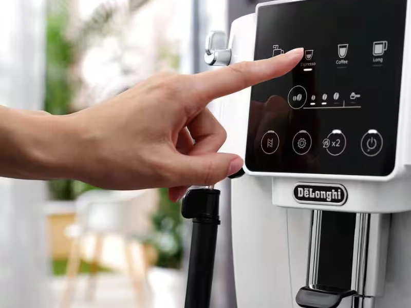Automatický kávovar De Longhi Magnifica Start ECAM220.20.W s prehľadným dotykovým panelom