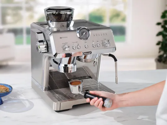 Sitká kávovaru La Specialista Opera EC9555.M bez dvojitého dna vám doprajú štedrý priestor pre vašu kávu.