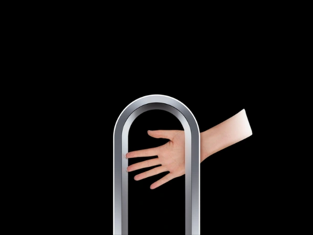 Bezpečné použitie ventilátora Dyson Cool™ AM07 zabezpečuje dizajn bez rýchlo sa otáčajúcich čepelí.