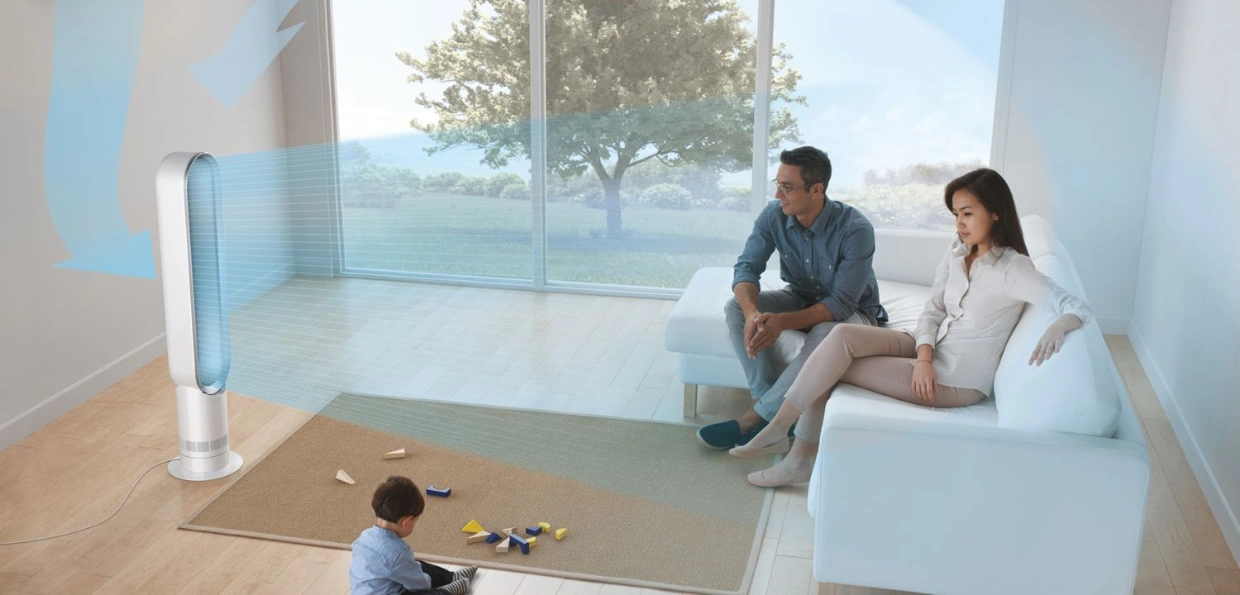 Ventilátor Dyson Hot+Cool™ AM09 udržjue dokonalú domácu pohodu počas horúcich dní.