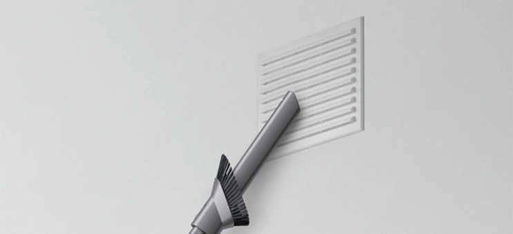 Štrbinová a flexibilná štrbinová hubica bezvreckového vysávača Dyson Cinetic Big Ball Absolute 2 sú navrhnuté na precízne čistenie v rohoch a v úzkych, ťažko prístupných priestoroch.