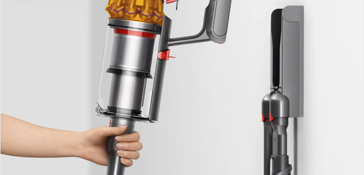 Vysávač Dyson V15s Detect Submarine™ máte vždy poruke v nabíjacej kolíske, pripravený na použitie, keď ho potrebujete.