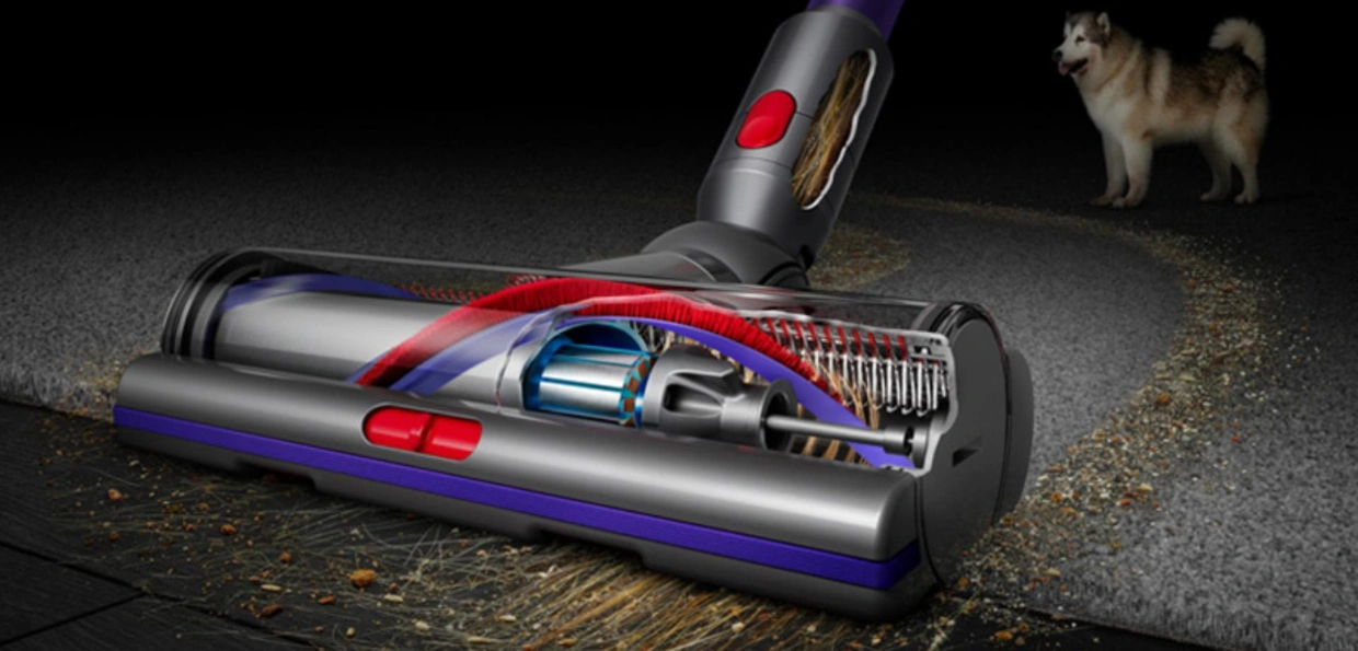 Podlahová hubica Motorbar™ s integrovanými zubami automaticky odstraňuje zamotané vlasy z kefy vysávača Dyson Gen5detect™ Absolute a pomocou technológie Dyson DLS™ si upraví výkon podľa typu podlahy.