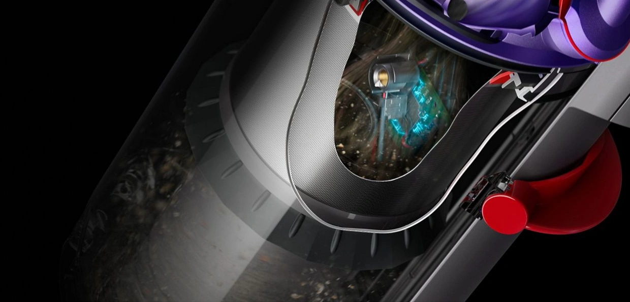 Vstavaný piezoelektrický snímač počíta počet zachytených prachových častíc vďaka čomu vysávač Dyson Gen5detect™ Absolute automaticky prispôsobuje svoj sací výkon.