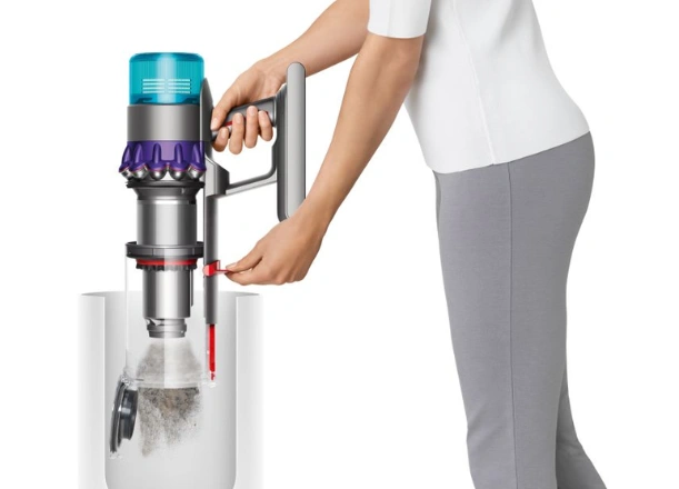 Dyson aku vysvač umožňuje hygienick vyprzdňovanie ndoby.