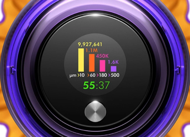 Hlásenia o výkone v reálnom čase vrátane sekundového zobrazenia času prevádzky, upozornení na údržbu, režimov napájania a životnosti batérie - to všetko vám ukáže displej vysávača Dyson V15™ Detect Absolute.