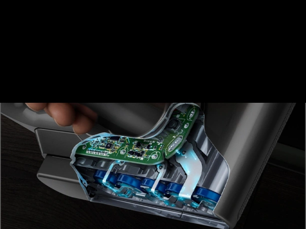 Výkonná 7-článková batéria vysávača Dyson V15™ Detect Absolute, vystačí až na 60 minút nepretržitej práce.