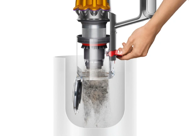 Hygienický mechanizmus vysávača Dyson V12™ Detect Slim Absolute uvoľní prach aj nečistoty jedným pohybom, bez toho, aby ste sa ich museli dotknúť.
