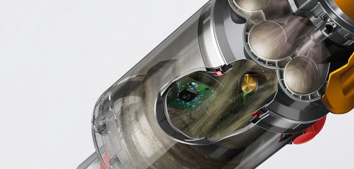 Vstavaný piezoelektrický snímač počíta počet zachytených prachových častíc vďaka čomu vysávač Dyson V12™ Detect Slim Absolute automaticky prispôsobuje svoj sací výkon.