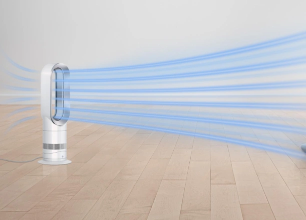 Výkonné zosilnené prúdenie vzduchu ventilátora Dyson Hot + Cool™ AM09 vás v horúcom počasí veľmi rýchlo osvieži.