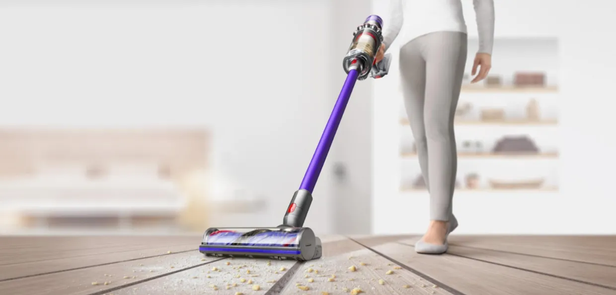 Vykonný tyčový vysávač Dyson V11™ Advance ma vysoký čistiaci výkon.