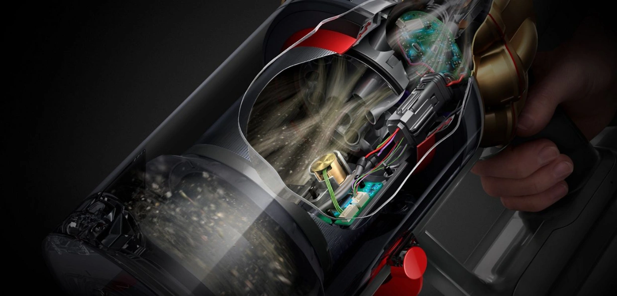 Vstavaný piezoelektrický snímač počíta počet zachytených prachových častíc vďaka čomu vysávač Dyson V15™ Detect Absolute automaticky prispôsobuje svoj sací výkon.