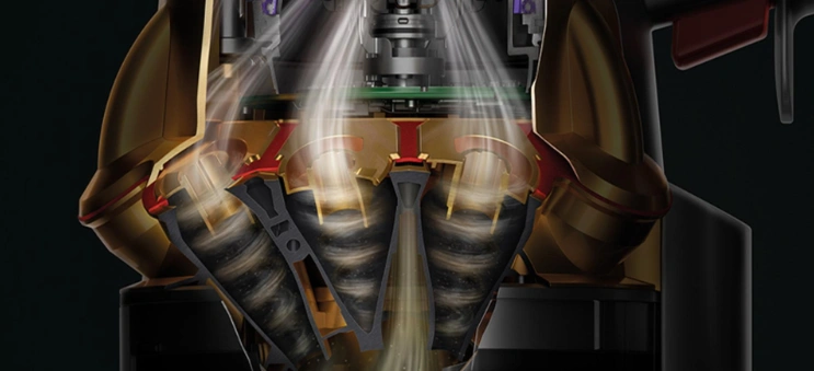 14 cyklónov vytvára odstredivé sily až do 100 000 g, ktoré zachytávajú prach a nečistoty z prúdu vzduchu, takže nedochádza k žiadnej strate sania vysávača Dyson V15™ Detect Absolute.