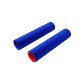 Valce z mikrovlákna čističa Dyson WashG1™ odstránia mokré a suché nečistoty.