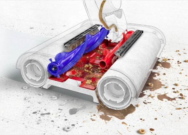 Nečistoty sú zhromažďované na vyberateľnej tácke v spodnej časti čističa Dyson WashG1™ a odpadová voda je odvádzaná do samostatnej nádrže na špinavú vodu.