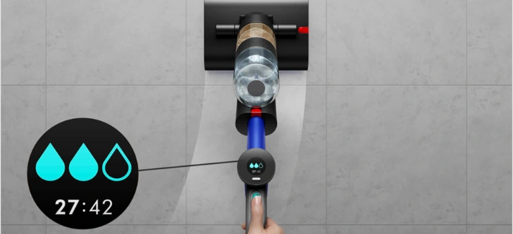 Čistič Dyson WashG1™ v režime 2 dokonale uprace po jedle či odstránil mokré odtlačky topánok.