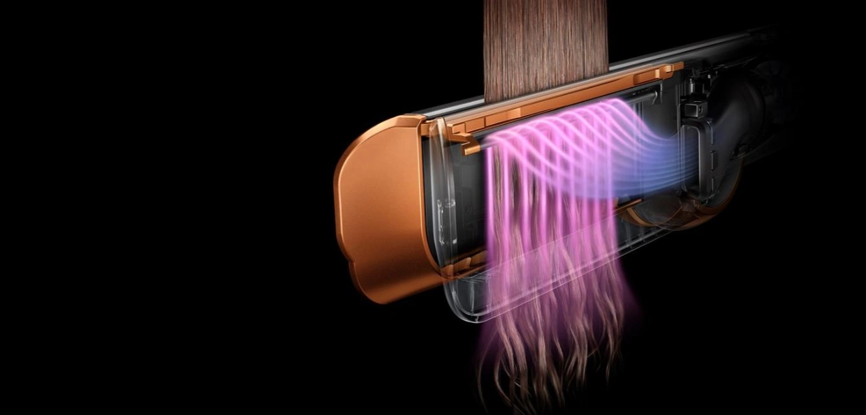 Žehlička Dyson Airstrait™ HT01 zachováva prirodzenú silu a lesk vašich vlasov, čím podporuje zdravší vzhľad a prirodzený výsledok.