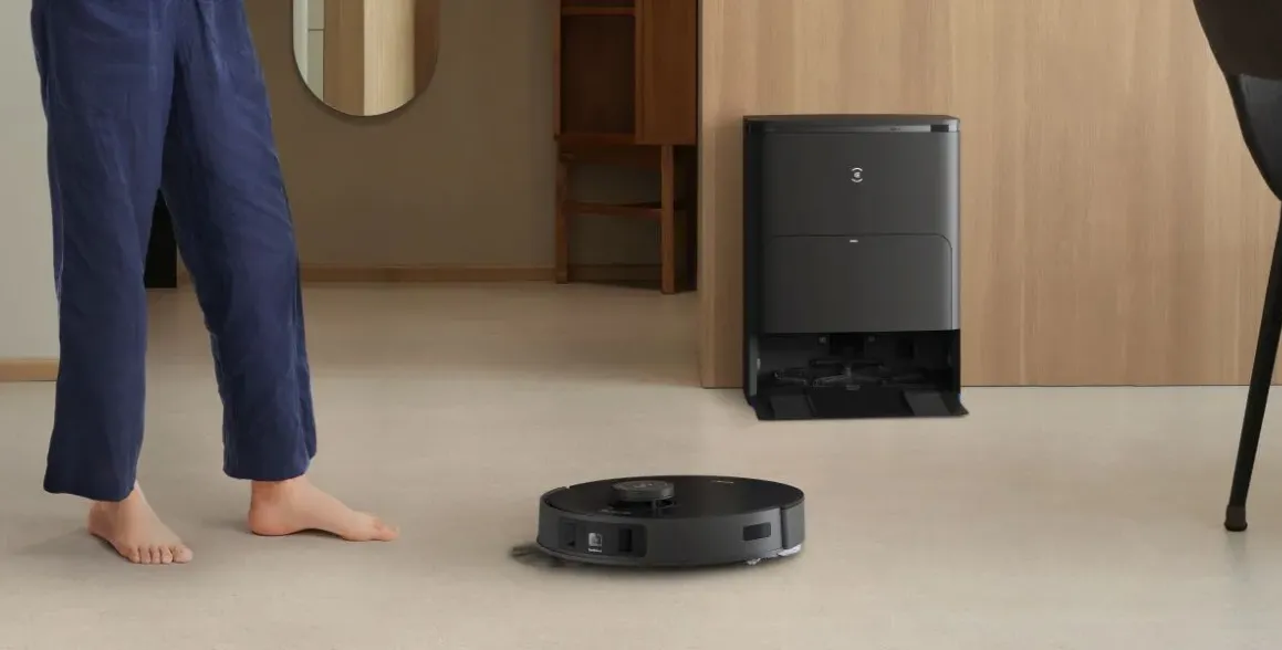 Podľahnite pri starostlivosti o čistotu vašej domácnosti čaru absolútnej bezúdržbovosti a maximálnej hygieny s Omni stanicou vysávača Deebot T30S COMBO COMPLETE BLACK