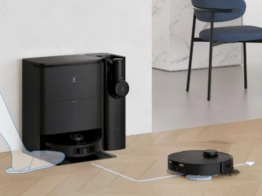 Pohodlné spustenie vysávača DEEBOT T30S COMBO COMPLETE iba s nohou bez zohýbania sa v chrbte