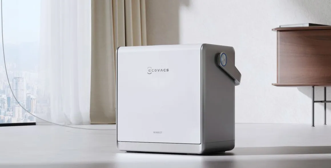 All-in-one stanica napája čistič okien WINBOT W2 OMNI WHITE, slúži na jeho ovládanie a tiež na praktické uskladnenie robota a jeho príslušenstva.