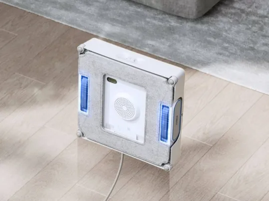 Pohonný systém od ECOVACS zaisťuje pevné priľnutie a plynulý pohyb robota WINBOT W2 PRO OMNI