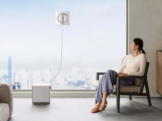 Vylepšený dizajn čističa ECOVACS WINBOT W2 PRO OMNI znižuje jeho hlučnosť na maximálne 63 dB