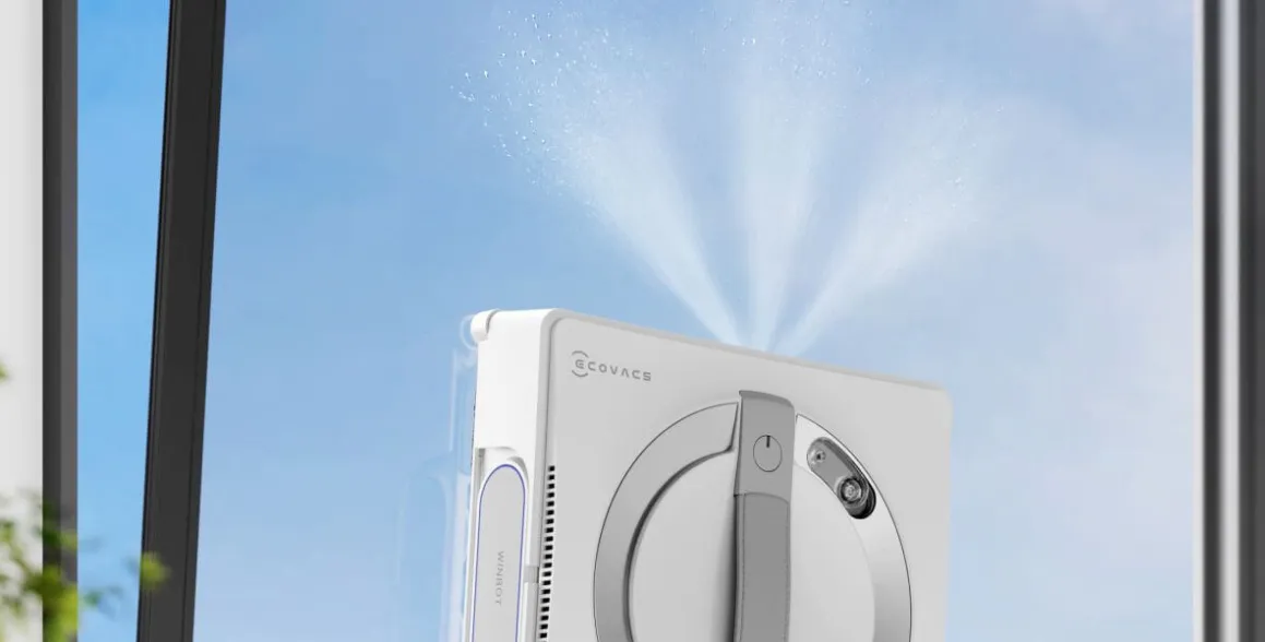 Čistič WINBOT W2 PRO s vylepšenými rozprašovačmi vody na oboch stranách vám dopraje dokonale čisté okná