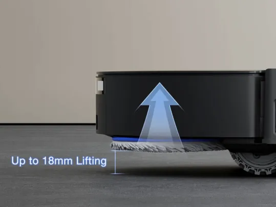 Vždy keď vďaka technol&oacute;gii AutoLift vys&aacute;vač DEEBOT T50 MAX PRO OMNI deteguje koberece, dvihne rotuj&uacute;ce mopy, aby zabranil ich namočeniu alebo znečisteniu.