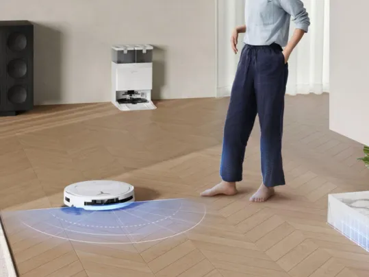 Vďaka technológii AI Instant Re-Mop vysávač ECOVACS DEEBOT T50 PRO OMNI pomocou kamery a umelej inteligencie detekuje znečistené miesta a následne im venuje dôkladnú starostlivosť.