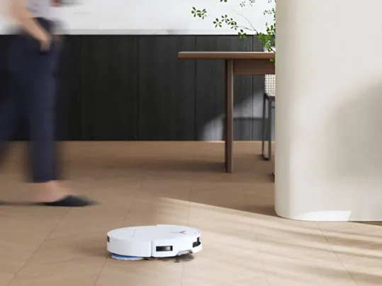 Výkonné hnacie kolesá s vysokou trakciou a inteligentná navigácia umožní vysávaču T50 PRO OMNI bez problémov zdolať prekážky s výškou až 20 mm, vďaka čomu sa pri čistení nevynechá žiadna miestnosť.