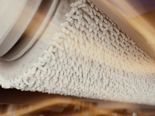 Počas f&aacute;zy automatick&eacute;ho su&scaron;enia sa valec vys&aacute;vača DEEBOT X9 OMNI su&scaron;&iacute; tepl&yacute;m vzduchom s teplotou až 63 &deg;C, pričom už za 2 hodiny je &uacute;plne such&yacute;, bez bakt&eacute;rii a z&aacute;pachu.