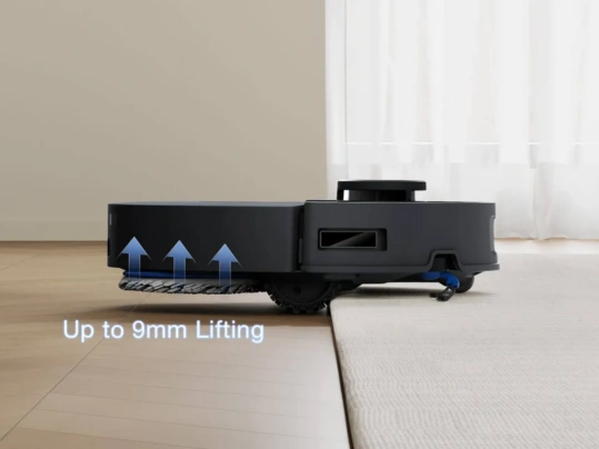 Vždy keď vďaka technológii AutoLift vysávač DEEBOT T30C OMNI deteguje koberece, dvihne rotujúce mopy, aby zabranil ich namočeniu alebo znečisteniu.