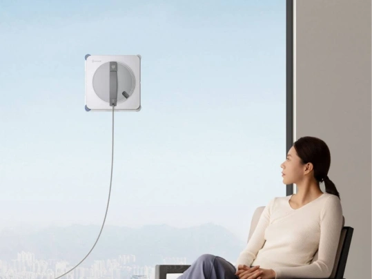 Vylepšený dizajn čističa ECOVACS WINBOT W2S znižuje jeho hlučnosť na maximálne 68 dB