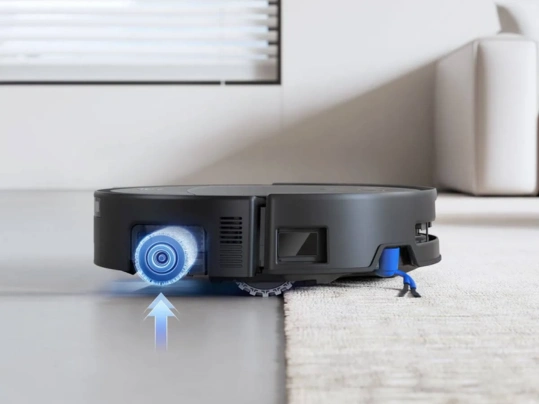 Vždy keď vďaka technológii AutoLift vysávač DEEBOT T80S OMNI deteguje koberece, dvihne rotujúce mopy, aby zabranil ich namočeniu alebo znečisteniu.