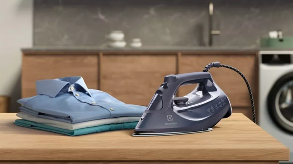 Žehlička Electrolux s funkciou automatického čistenia