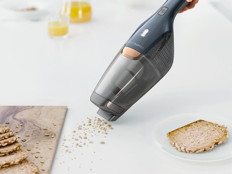 Tyčový vysávač Electrolux EERC75DB 2v1.