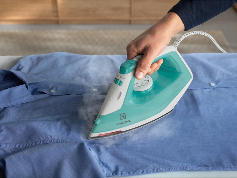 Electrolux_E5SI2_2AM_naparovacia_zehlicka_zehlenie