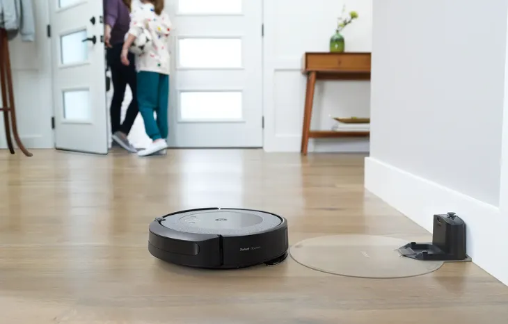 Upratovanie bez starost&iacute; a n&aacute;mahy s robotick&yacute;m vys&aacute;vačom iRobot Roomba Combo i5
