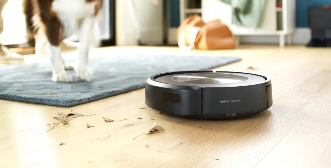 Vďaka 3-stupňovému systému AeroForce™ si robotický vysávač iRobot Roomba j9 hravo poradí aj s tými najodolnejšími nečistotami.